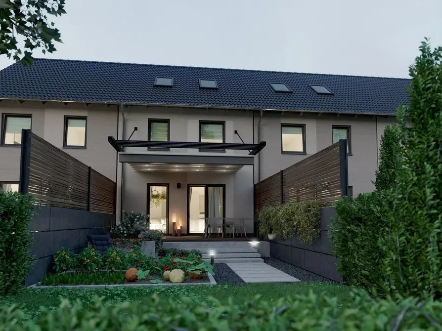 Massiv gebautes Reihenhaus Mainz 128 mit vier Wohneinheiten Gartenansicht in Abendstimmung